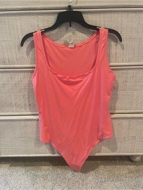 lululemon athletica Coral Pink Scoop-Neck Bodysuit never worn